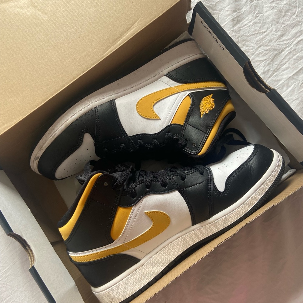Air Jordans - Picture 3 of 7